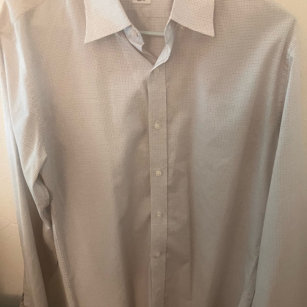 Uniqlo Light Gray Casual Button Down Shirt